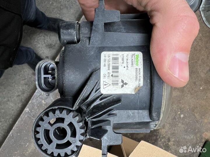 Птф Противотуманки mitsubishi pajero 4