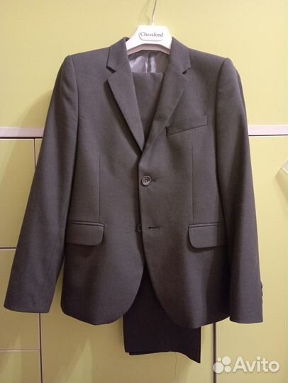Костюм классика 146 р. Новый