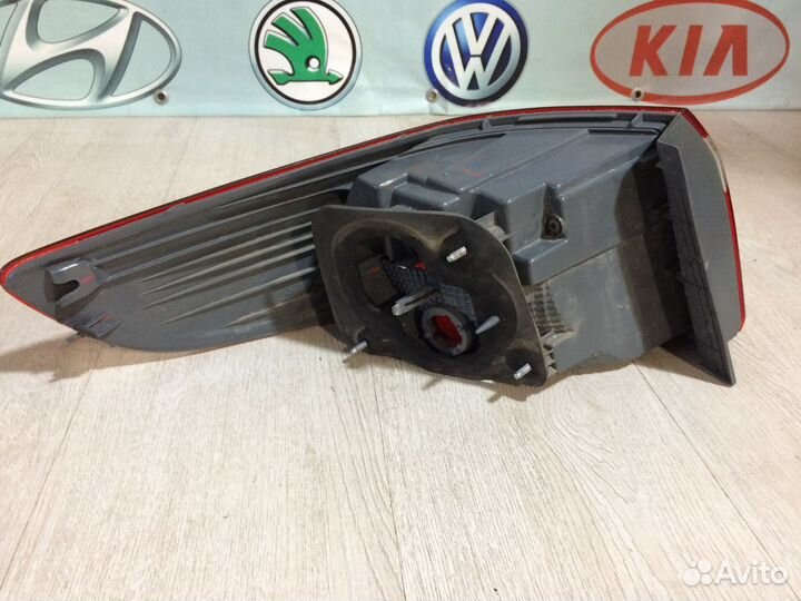 Фонарь задний правый наружный в крыло Киа Рио 3