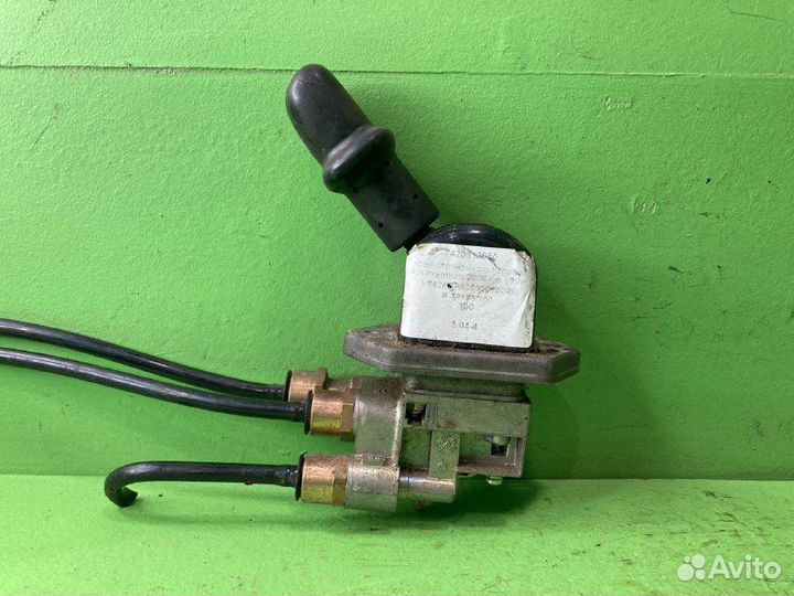 Кран стояночного тормоза RVI premium