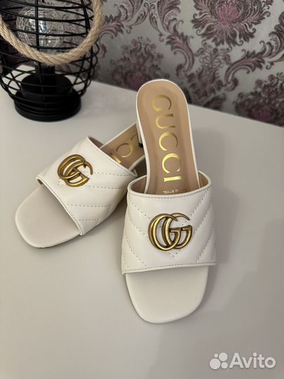 Шлепки на платформе