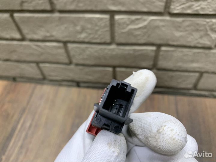 VW Polo Sedan Кнопка аварийной сигнализации