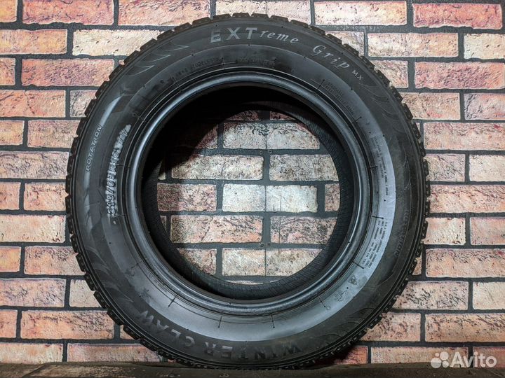 Interstate WinterClaw Extreme Grip 215/65 R16