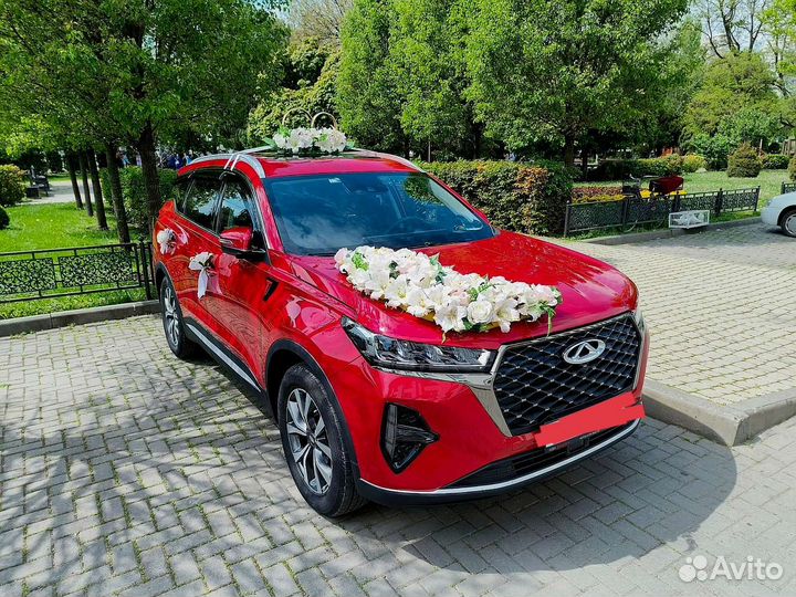 Свадебное украшение на машину