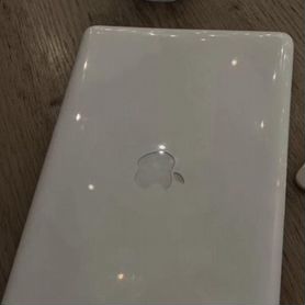 Macbook 128 gb white