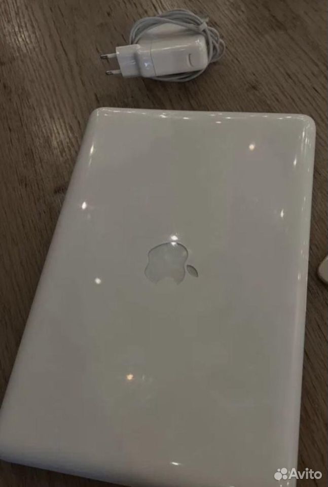 Macbook 128 gb white