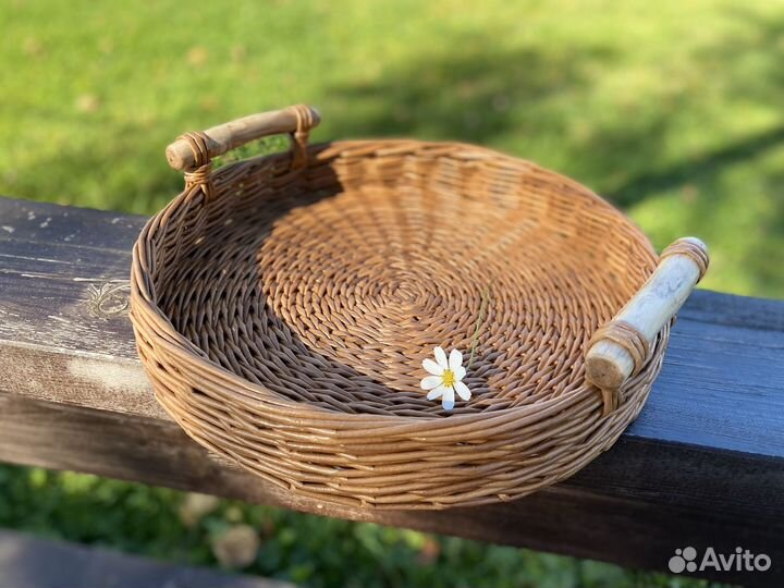 Поднос плетеный