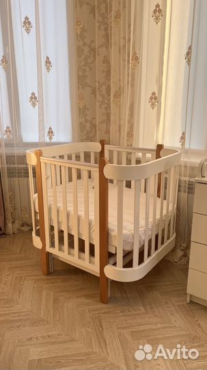 Детская кровать c маятником Happy Baby mommy lux