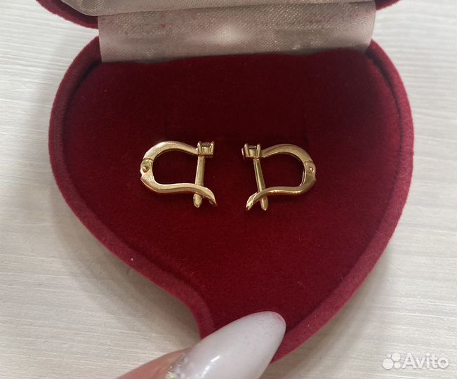 Золотые серьги с фианитом
