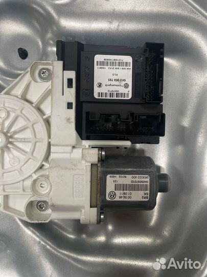 Стеклоподъемник передний правый Volkswagen Tiguan