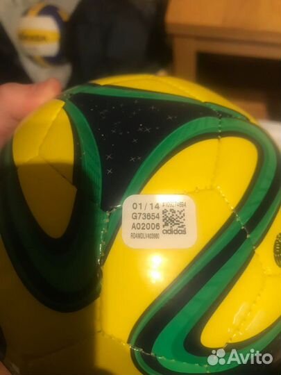 Футбольный мяч adidas brazuca