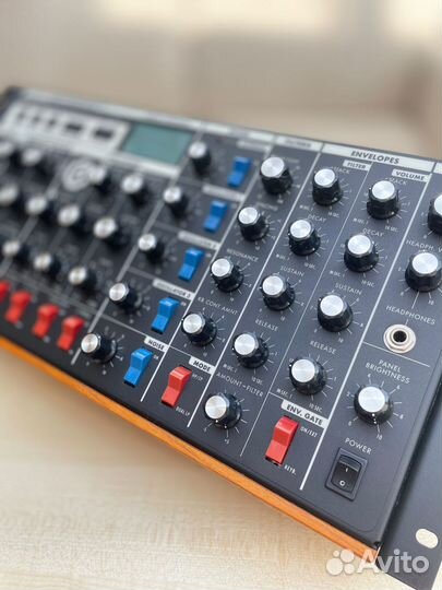 Аналоговый синтезатор Moog voyager