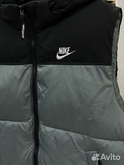 Жилет Nike мужской утепленный с капюшоном