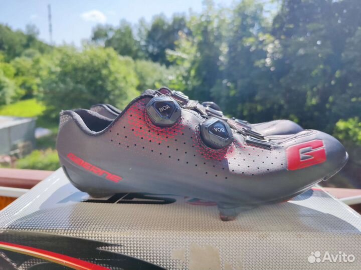 Gaerne carbon g chrono black and red