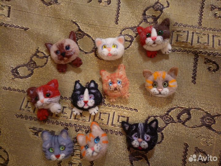 Валяная брошь котик
