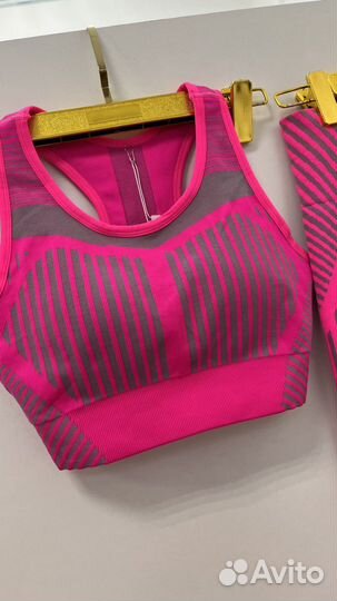 Лосины и топ. Спортивный костюм для зала