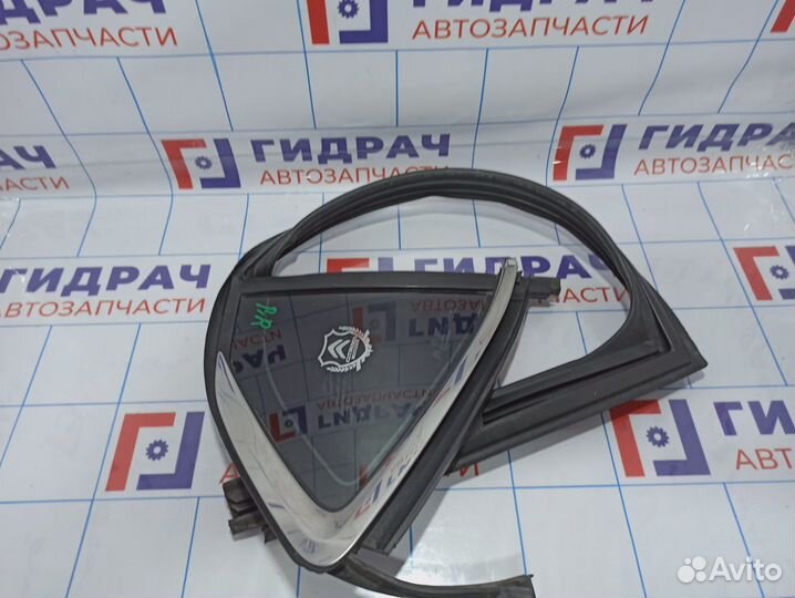 Стекло двери задней правой (форточка) Citroen C 4