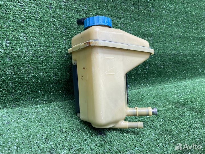 Бачок гур Audi 100