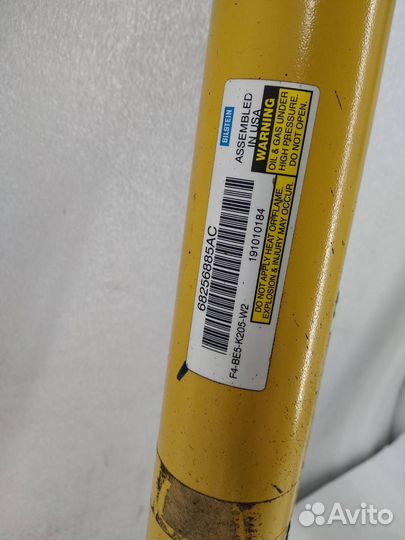 Амортизатор передний левый Jeep Grand Cherokee