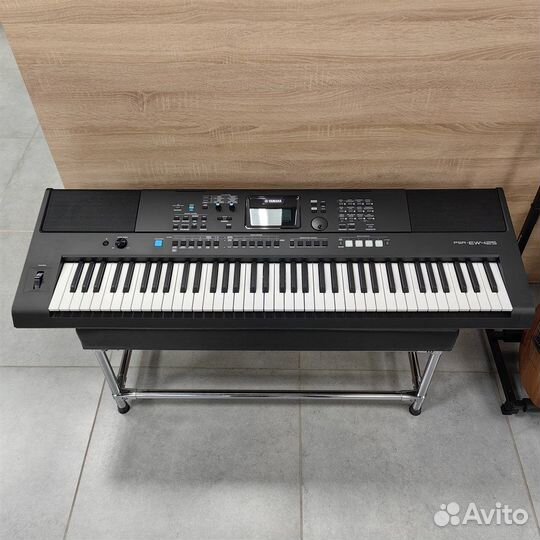 Синтезатор Yamaha PSR-EW425