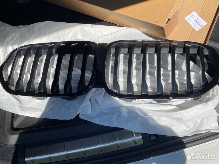 Решетка радиатора черная bmw x1