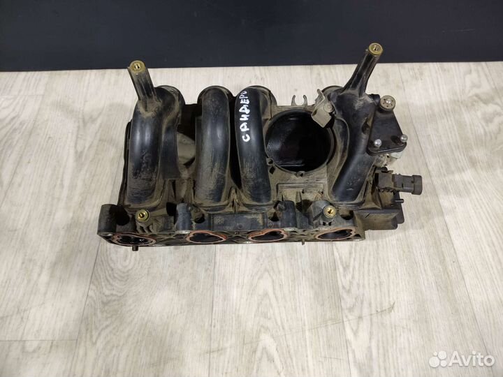 Renault Sandero 1 коллектор впускной