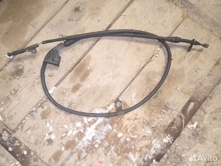 Трос ручного тормоза правый Nissan Pathfinder R51