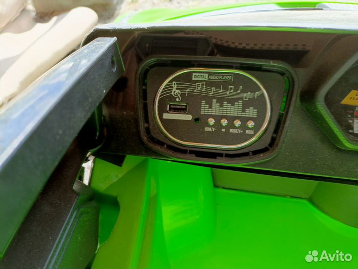 Детская машина с пультом управления