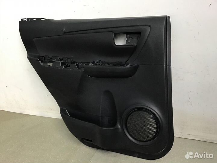 Обшивка двери задней левой Toyota Fortuner 2015