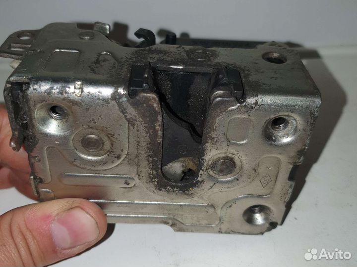 Замок двери передней правой рено логан 1