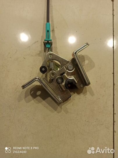 Замок откидывания заднего сиденья(правый)