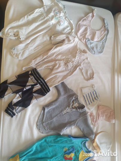 Пакетом детские вещи от 0 до 6 месяцев