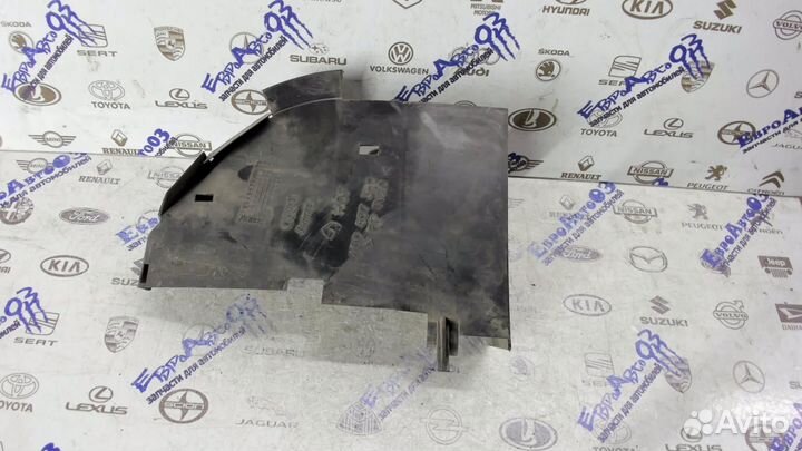 Кожух замка двери передней правой Audi A6 C5 1997