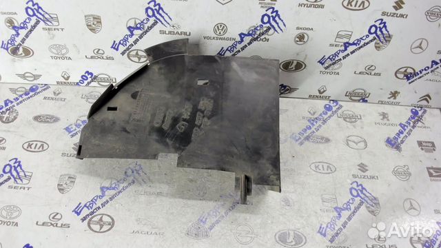 Кожух замка двери передней правой Audi A6 C5 1997