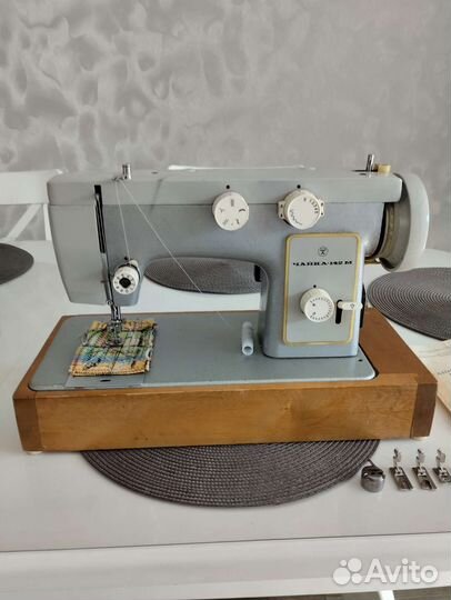 Швейная машина Чайка 142