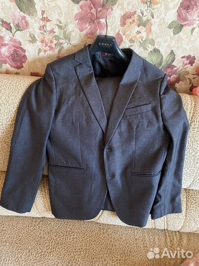 Продам школьный костюм