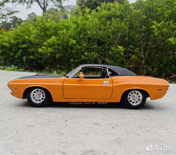 Модель автомобиля Dodge Challenger R/T 1:24