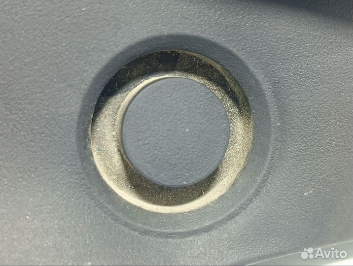 Накладка крышки багажника задняя правая Toyota