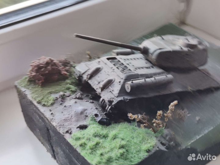 Диорама 1:35 танк Т- 34 в болоте