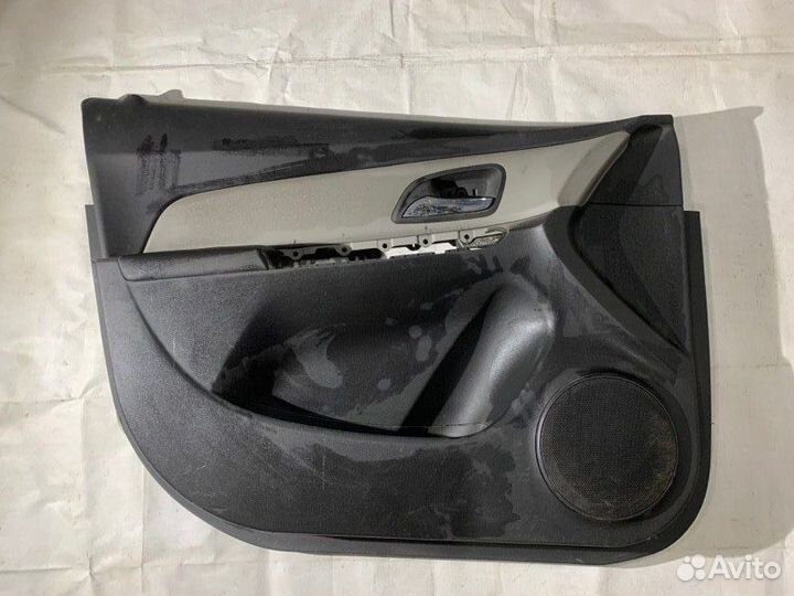 Обшивка двери передняя левая Chevrolet Cruze
