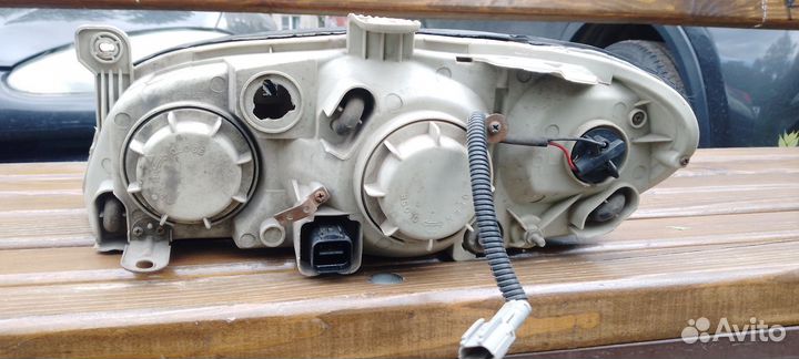 Правая фара Kia Spectra