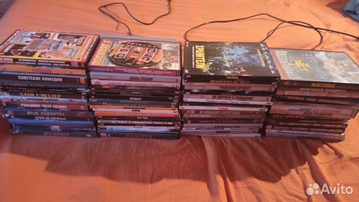 DVD плеер и видеомагнитофон + DVD диски и VHS