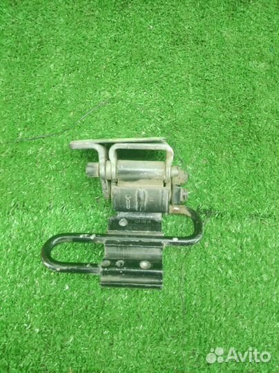 Петля двери задней левой нижняя VAG 4124