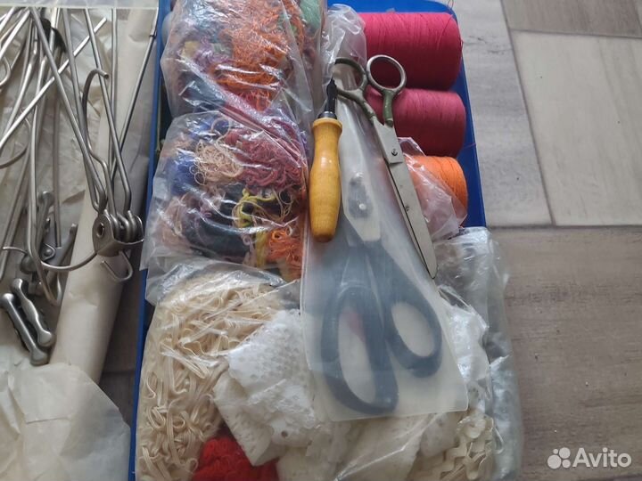 Набор посуды, набор для шитья, туфли, сумка