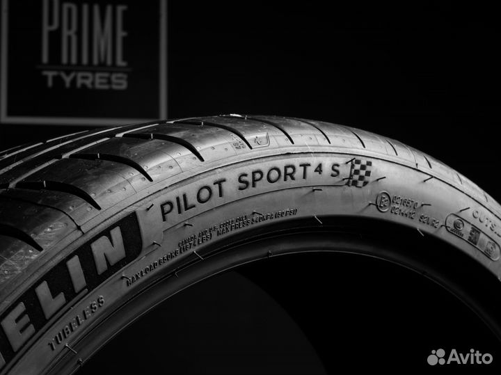 Michelin Pilot Sport 4 S 275/35 R20 и 245/40 R20