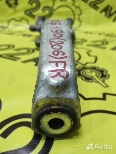 Цапфа (поворотный кулак) передняя правая Lexus