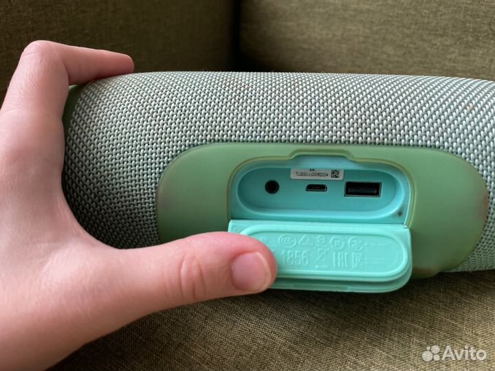 Колонка jbl charge 3