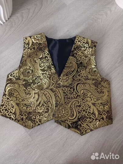 Жилетка для мальчика с бабочкой