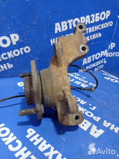 Передний правый поворотный кулак Ford Fiesta 6