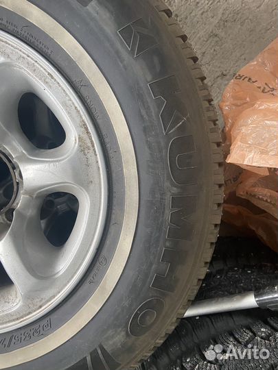 Kumho I'Zen Stud Snow KW11 235/75 R15